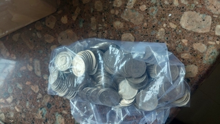 1 RS AND 2 RS COMMOMRRETIVE COIN VERY FINE TO EXTRA FINE ( 1 KG) APP 160-165 PCS